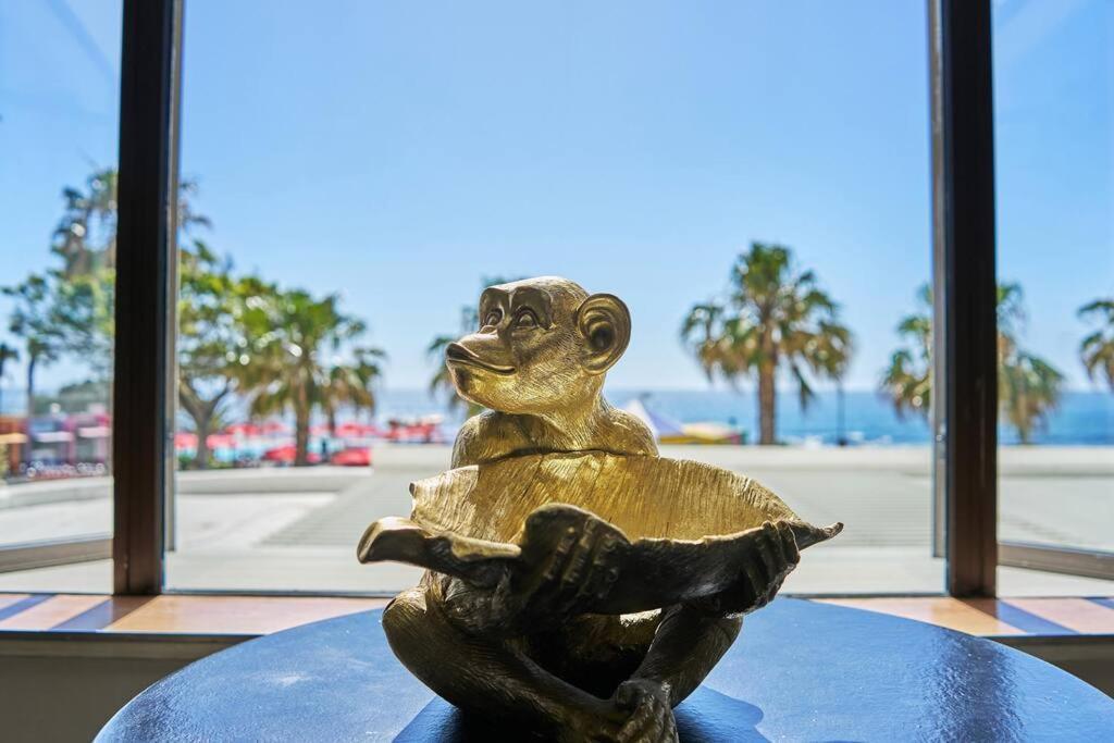 Beachfront In Sea Point With Amazing Views Apartment *