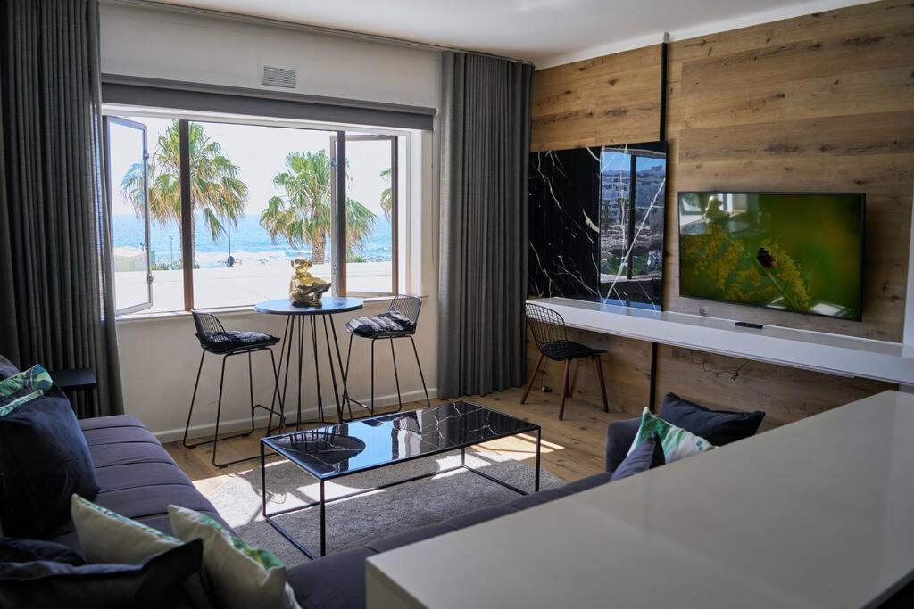 Beachfront In Sea Point With Amazing Views *