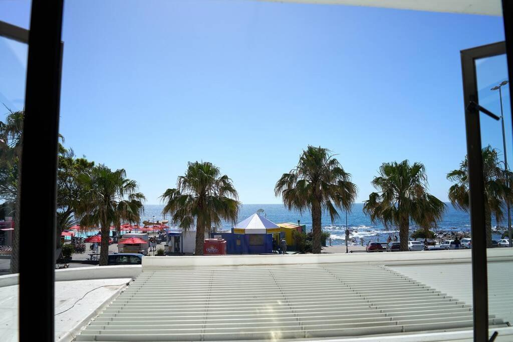 Beachfront In Sea Point With Amazing Views Apartment *
