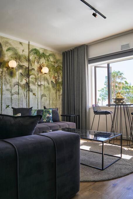 Beachfront In Sea Point With Amazing Views *