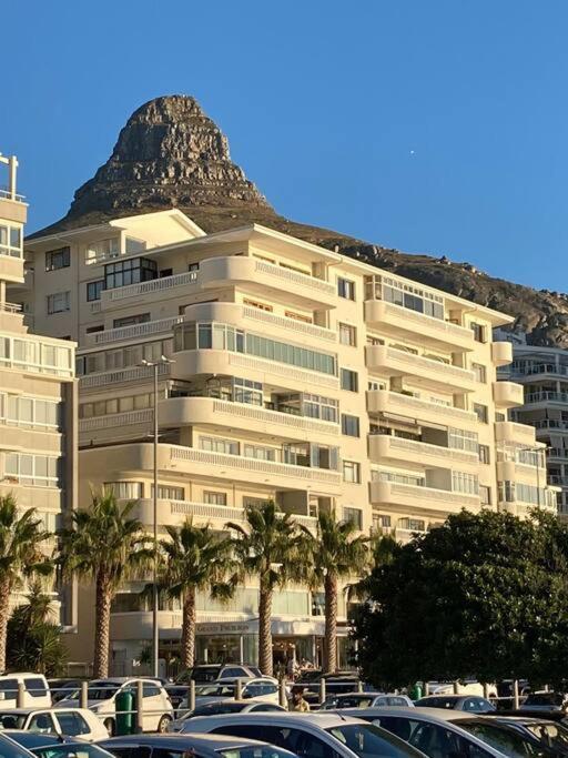 Beachfront In Sea Point With Amazing Views Apartment