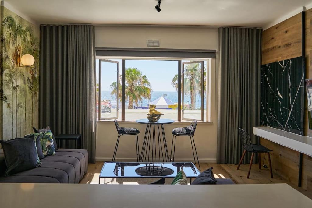 Beachfront In Sea Point With Amazing Views Apartment